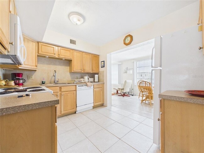 Building Photo - 2462 Brazilia Dr