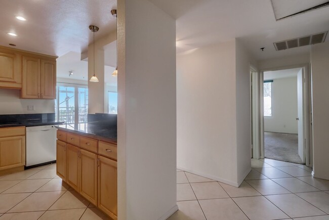 Building Photo - Amazing 2 Bedroom in Bankers Hill