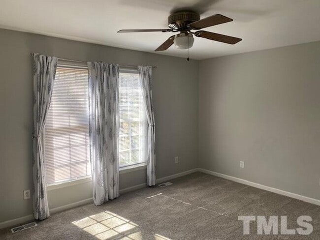 Building Photo - 2813 Isabella Dr