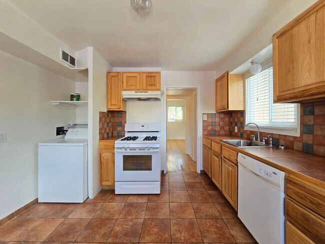 Building Photo - 1226 Vitalia St