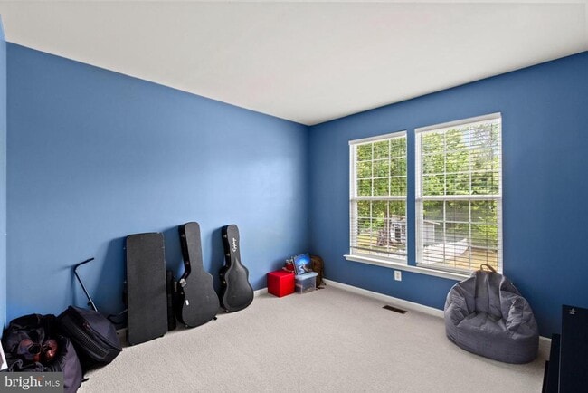 Building Photo - 45370 Barefoot Dr