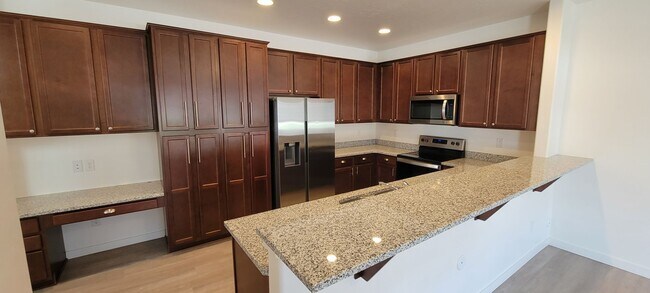 Building Photo - New and Wonderful 3 Bedroom Townhouse