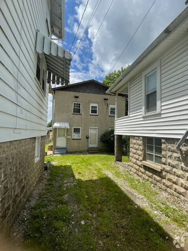 Building Photo - 2331 1/2 Washington Street West