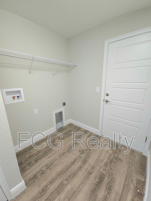 Building Photo - 9115 N Sandree Dr