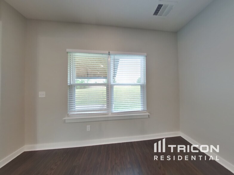 Building Photo - 6014 Sentinel Dr
