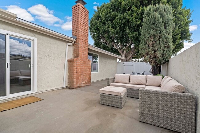 Building Photo - Irvine central location 2bd/1ba with separ...