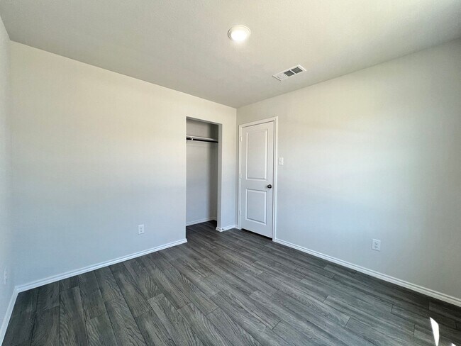 Building Photo - New Home in New Tolar Oaks Neighborhood