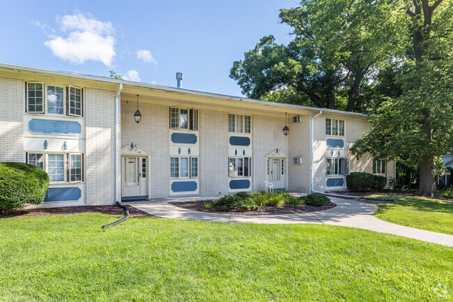 Building Photo - Beverly Manor Apartments