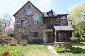 Building Photo - 215 Overland Rd