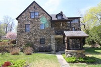 Building Photo - 215 Overland Rd