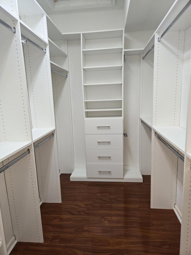Building Photo - 2680 Clipper Cir