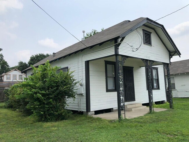 Building Photo - 1132 W Cavalcade St