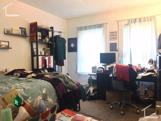 Building Photo - Awesome 3bed 1 bath Duplex in Brighton...