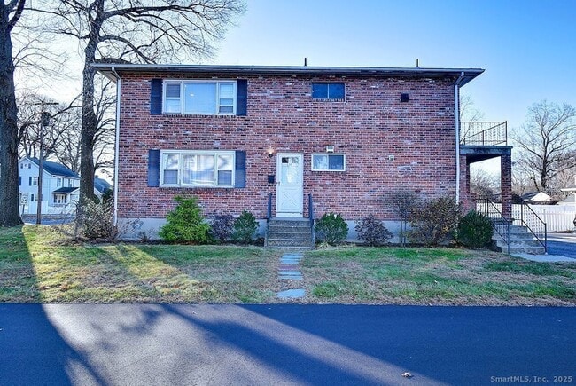 Primary Photo - 139 Phyllis Dr