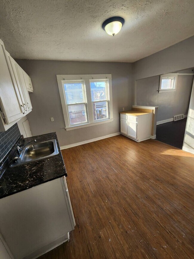 Building Photo - 11702 Honeydale Ave