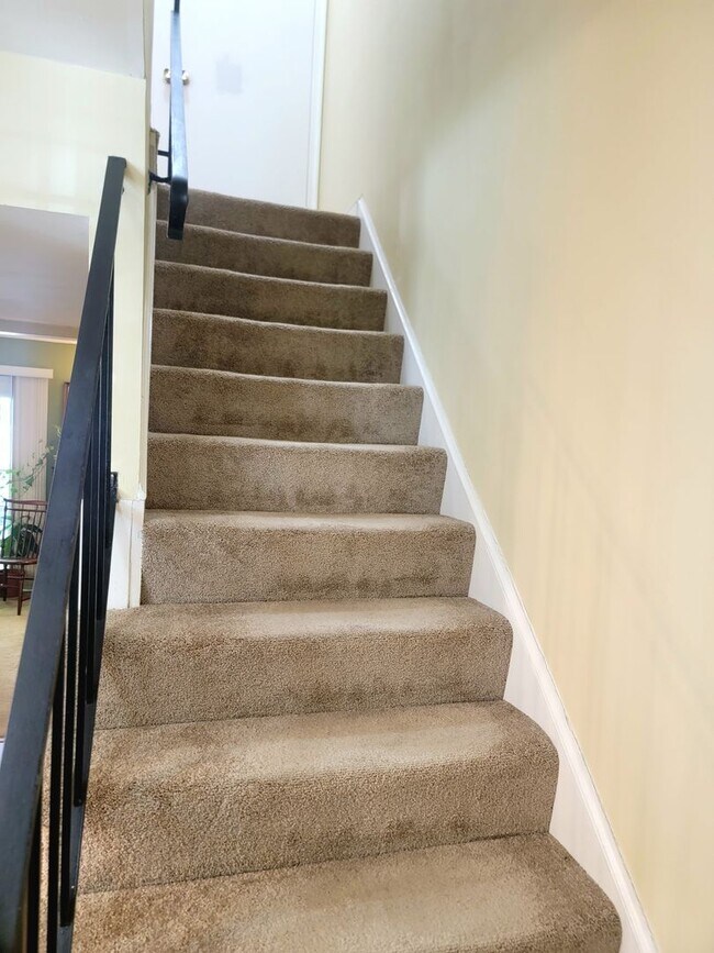 Building Photo - Great 2 Bedroom Townhouse for Rent in Western Henrico