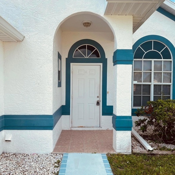 Building Photo - 962 SW Kappa Ave