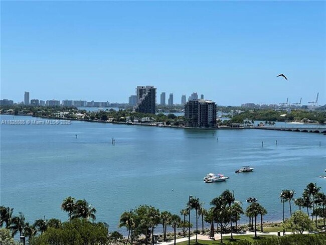 Building Photo - 1900 N Bayshore Dr