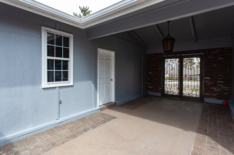 Building Photo - 7050 Pembroke Dr