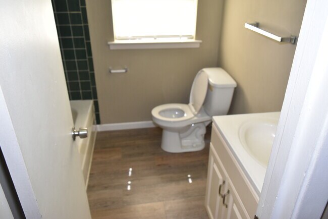 Building Photo - 5700 Palo Alto Dr