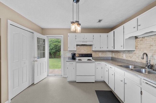 Building Photo - 3 br, 2 bath House - 1804 Gypsy Court