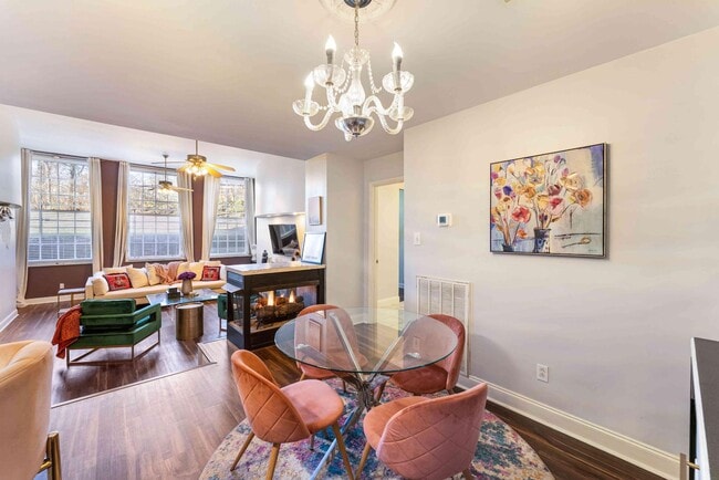 Building Photo - 523 N Bertrand St