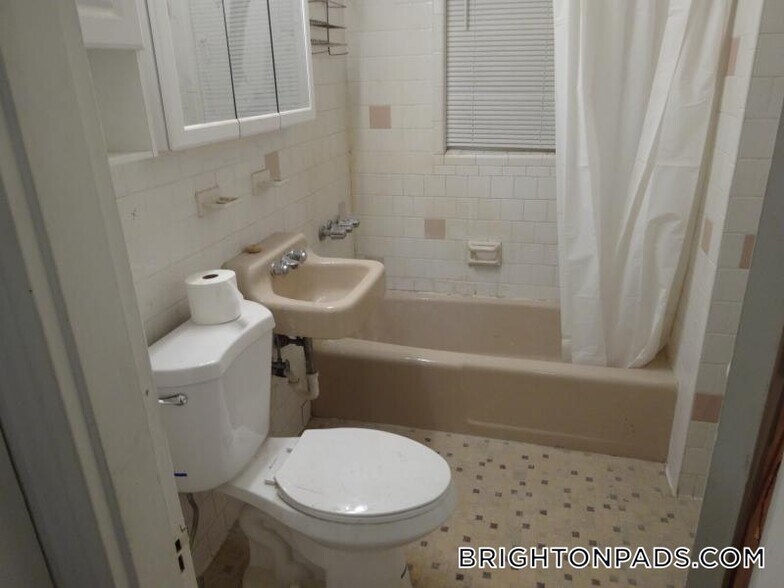 Building Photo - 21 Bothwell Rd