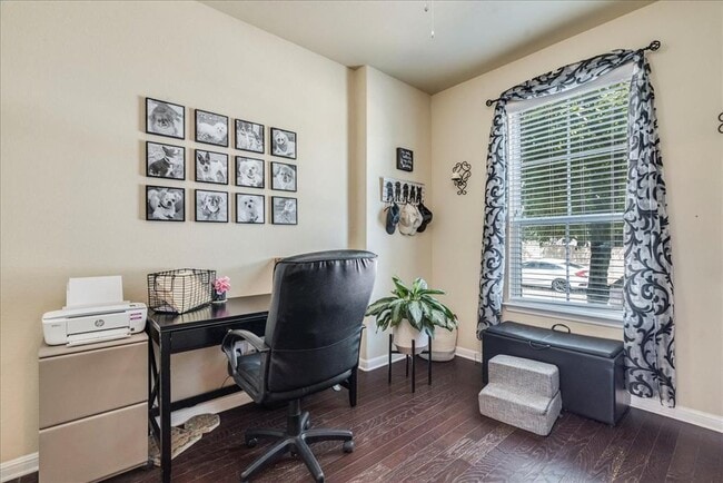 Building Photo - 712 Lost Pines Ln