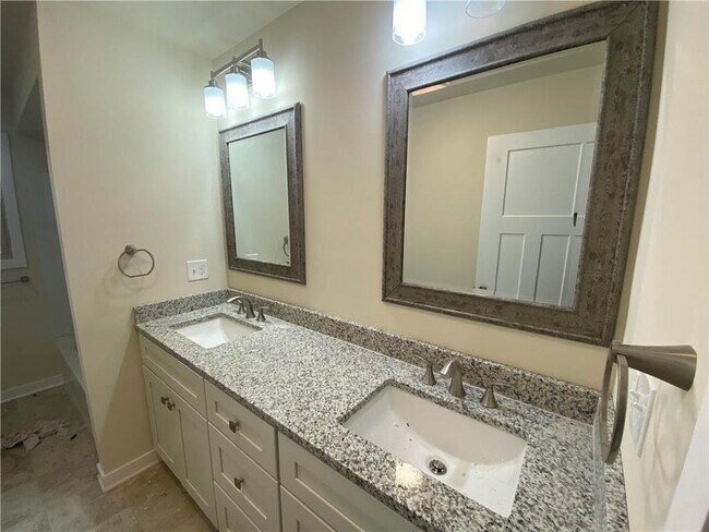 Building Photo - 124 Robert Dr