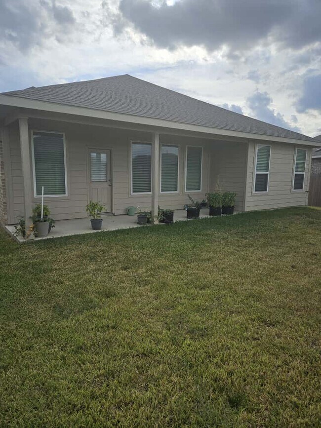 Building Photo - 26610 Coast Redwood Dr