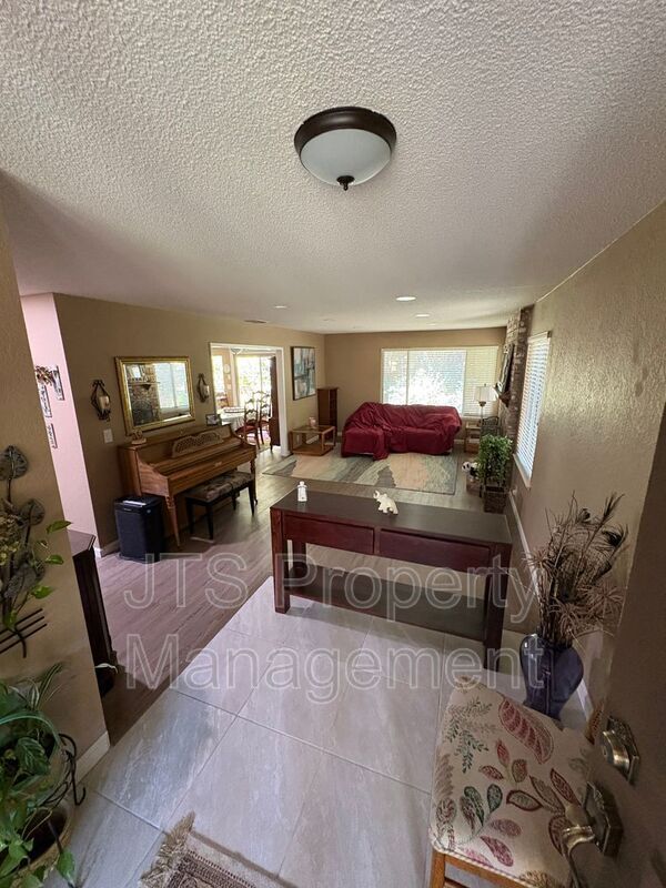 Building Photo - 6913 Navarro Ct