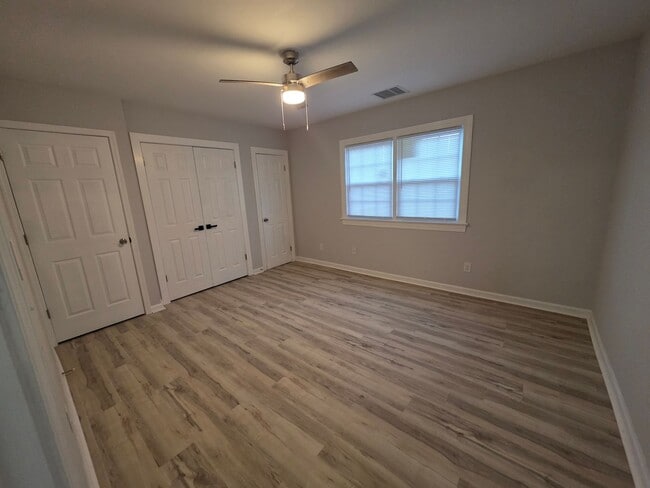 Building Photo - Newly Renovated 1-Bedroom Apartment ( 60 +)Available