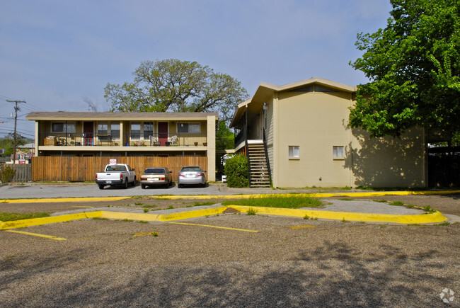 Building Photo - Oak Street Apartments