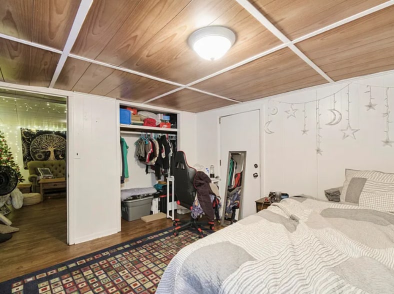 Building Photo - 720 E Ludington Ave