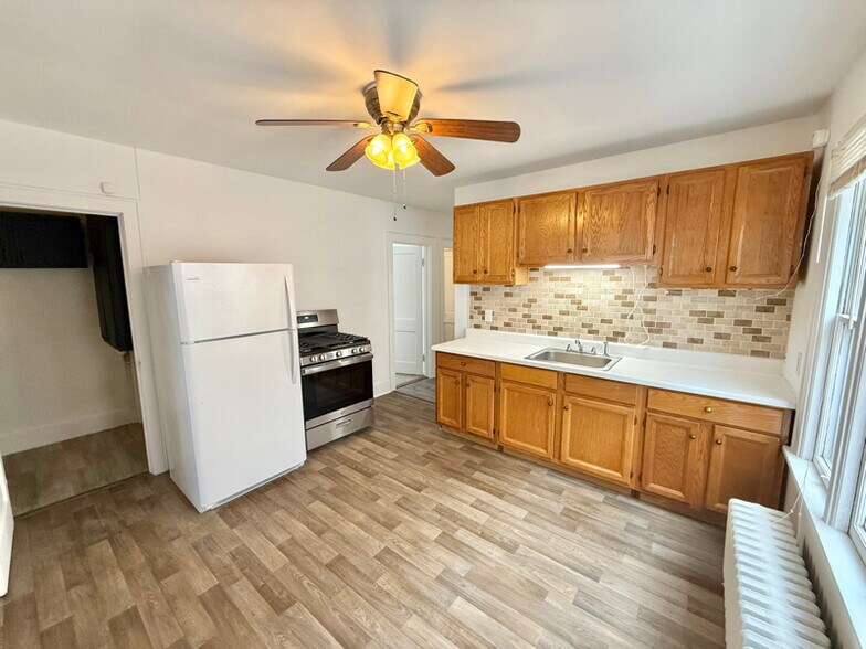 Building Photo - 736 N Pearl St