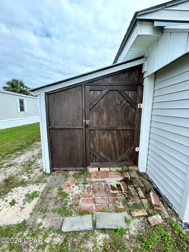 Building Photo - 7134 Bay Crest Rd