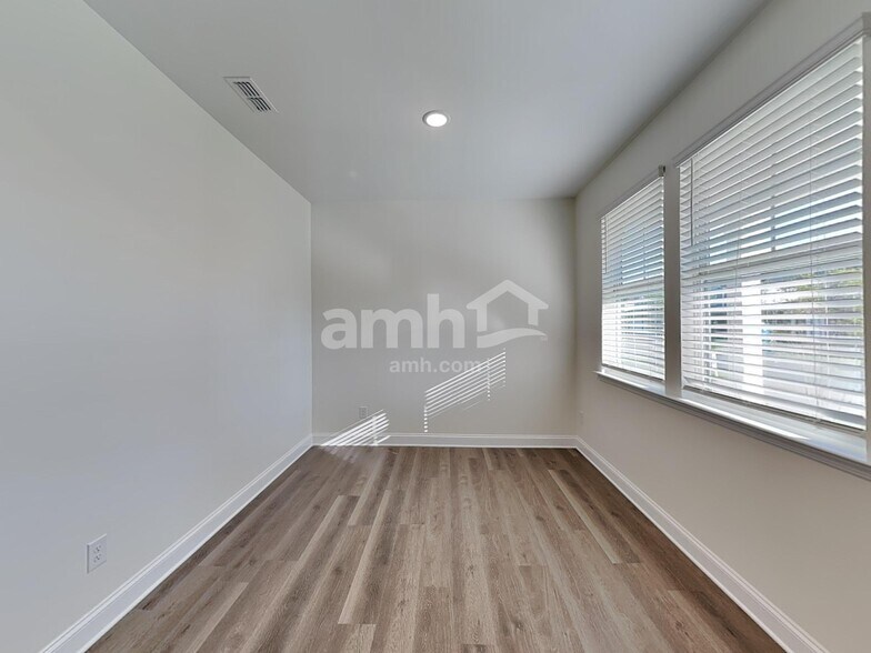 Building Photo - 3532 Lincoln Hts Ln