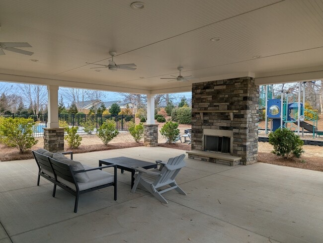 Building Photo - 2 Planters Pl