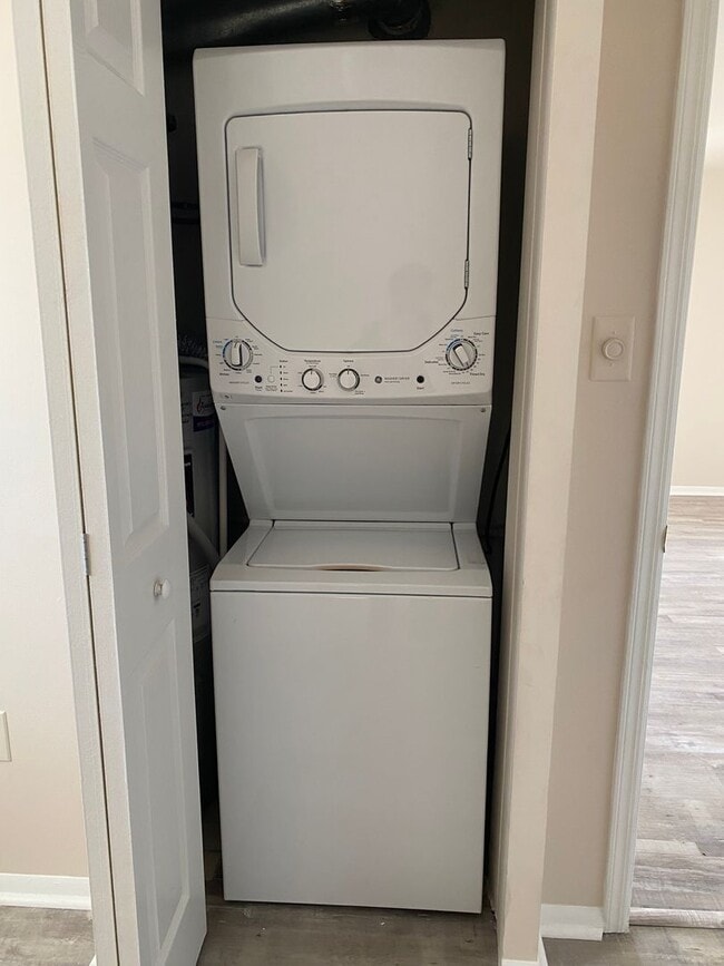 Building Photo - 916 Chester Pike