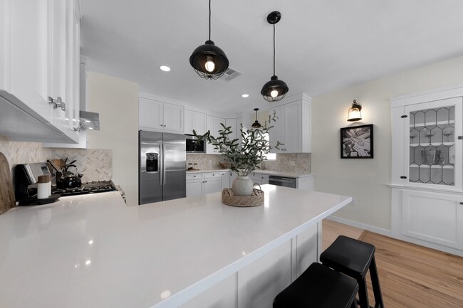 Building Photo - 4062 Goldfinch St
