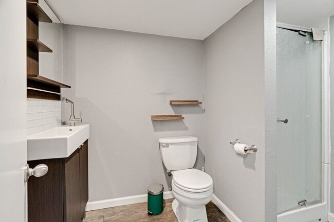 Building Photo - This home is a rare find!  3 bed/2 bath, l...