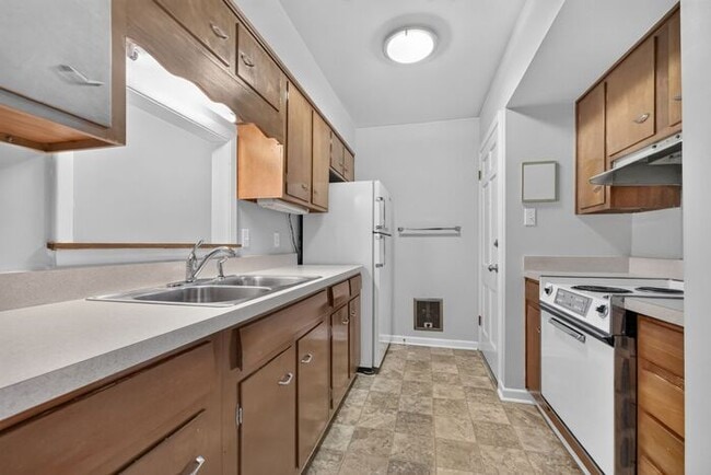 Building Photo - 5801 W 25th St