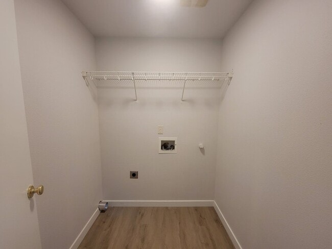 Building Photo - 4-Bedroom Gem in Pasco – Fresh Paint, New ...