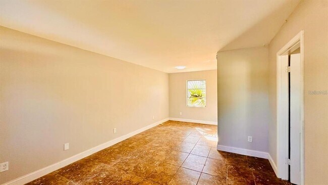 Building Photo - 390 W Haines Blvd