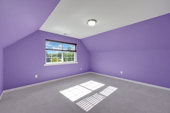 Building Photo - 6 Steeple View Dr