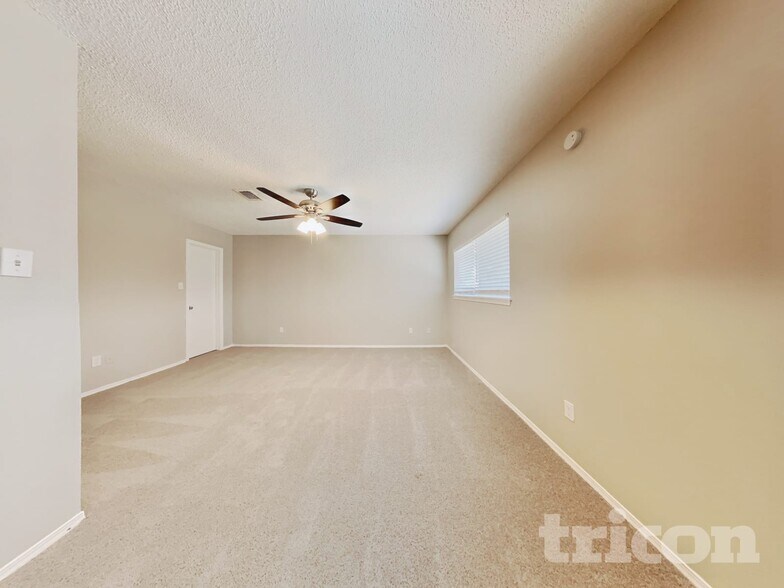 Building Photo - 3227 Rockdale Dr