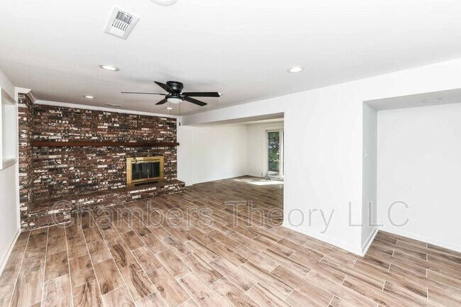 Building Photo - 1020 S Hoga Rd
