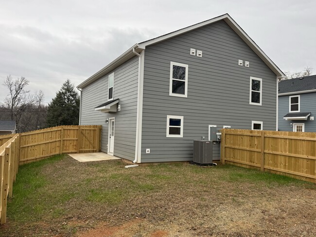 Building Photo - 14 Catawba Ave