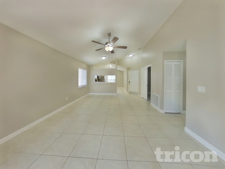 Building Photo - 1620 Spinning Wheel Dr