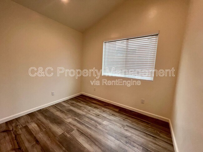 Building Photo - 1601 Hilby Ave